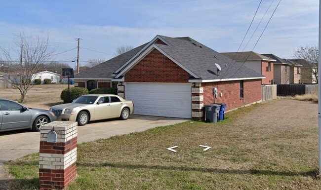 Building Photo - 2919 N El Centro Way Rental