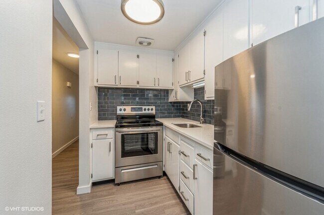 Photo - Van Lloyd Apartments