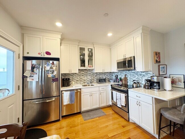 Photo - 214-216 E Eagle St Unit 4