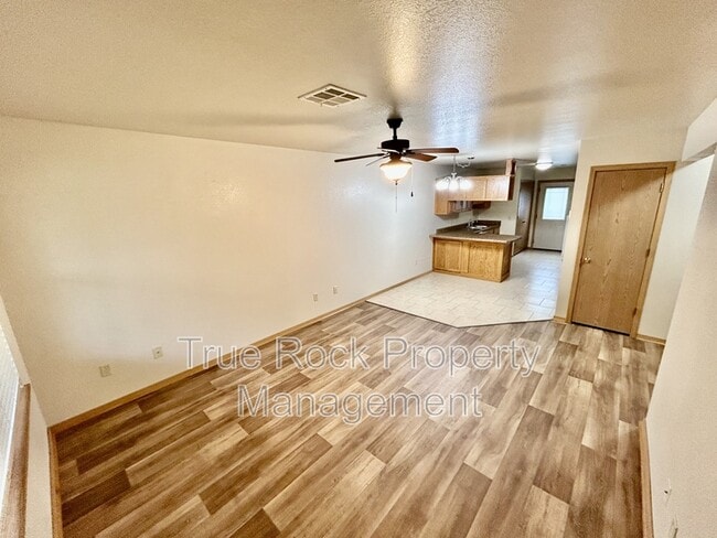 Photo - 19227 State St