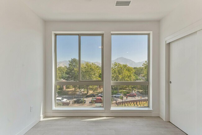 Cottonwood Highland Apartments Bedroom