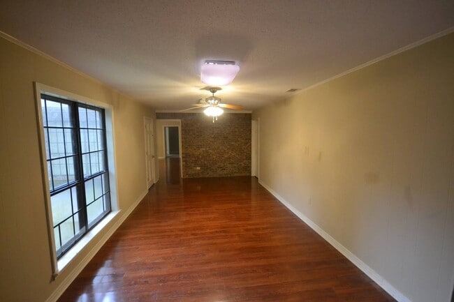 Photo - 3 Edward Cir