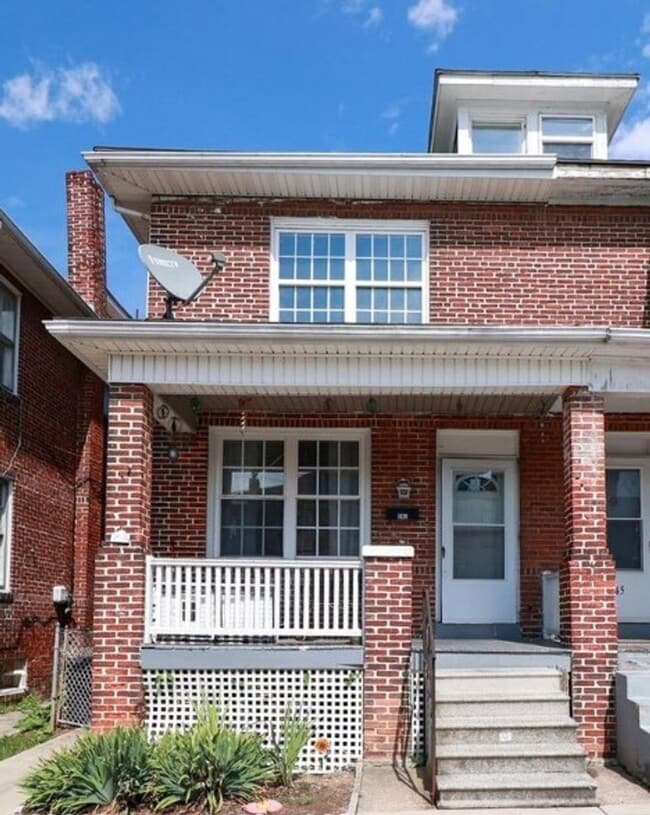 Building Photo - Coming Soon - Charming 3 Bedroom, 1 Bath H... Rental