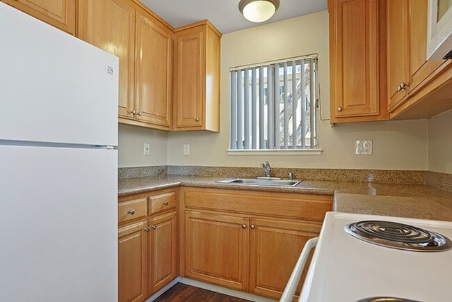 Photo - Colonial Garden Apartments