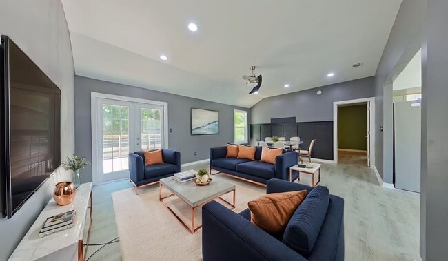 Photo - 415 Juniper Dr