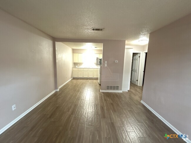 Building Photo - 105 W Reagan Ave Unit 33-48 Rental