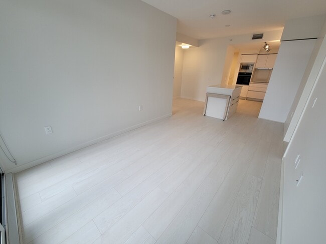 Photo - 180-180 E 2nd Ave