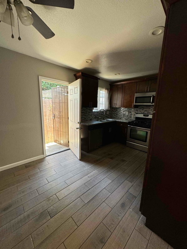 Photo - 1610-12 Dahlia Ave Unidad 1610 (Front)