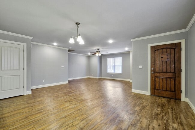 Photo - Beautiful 3 bed / 3.5 bath duplex with two car garage - Minutes from U of A!