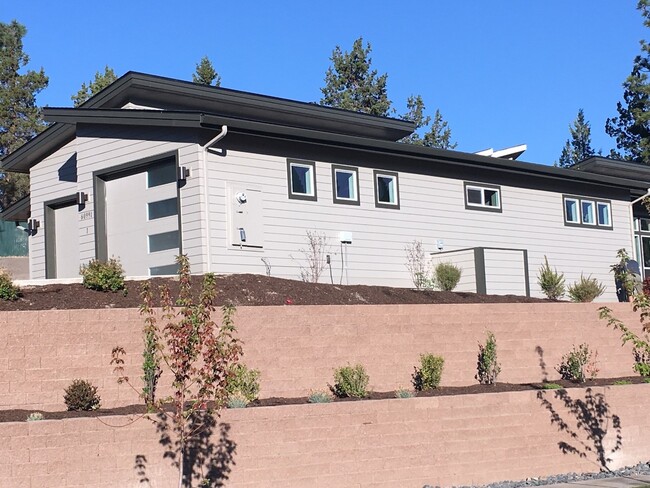 Building Photo - 60991 SE Sweet Pea Dr