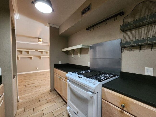 Photo - 663 Bishops Lodge Rd