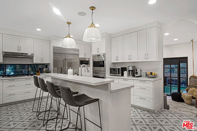 Photo - 3159 Thatcher Ave