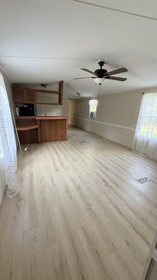 Photo - 284 Speedway Dr