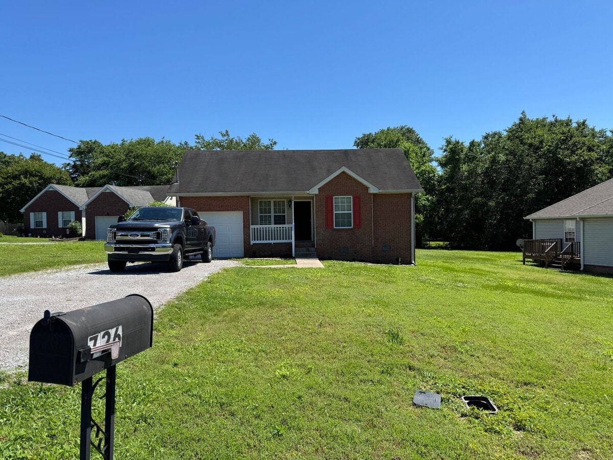 FOR LEASE- SINGLE FAMILY HOME WALKING DIST... - FOR LEASE- SINGLE FAMILY HOME WALKING DIST...