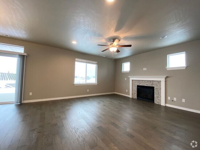 Building Photo - Large, Desirable West Valley Home