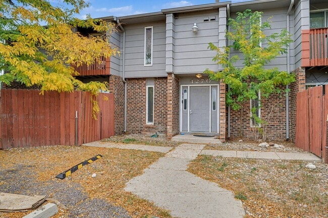 Building Photo - 4270 Loomis Ave Unit A