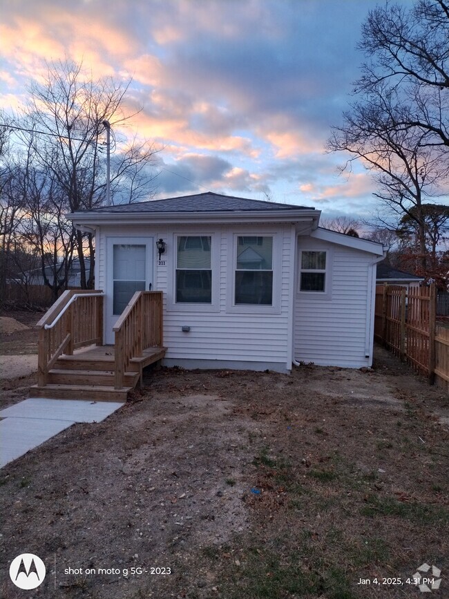 Building Photo - 211 Fenton Ave Rental