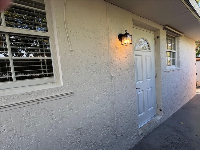 Photo - 6753 SW 39th Terrace Unidad Rear