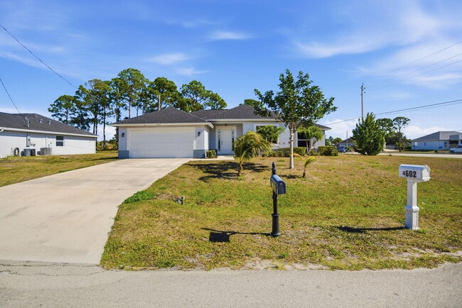 Photo - 4593 SW Bradbury St