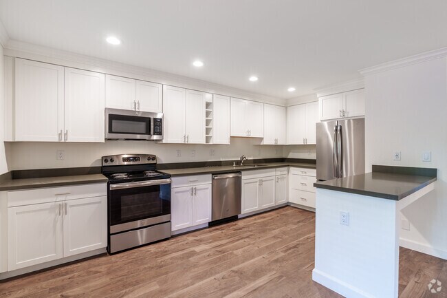 2BR, 1BA - 840SF - Kitchen - Del Prado Apartment Homes