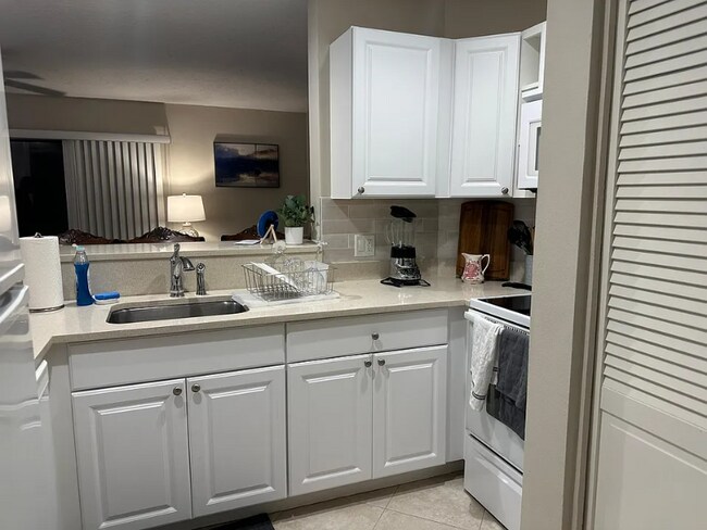 Photo - 9632 Riverside Dr Unit Apt 2