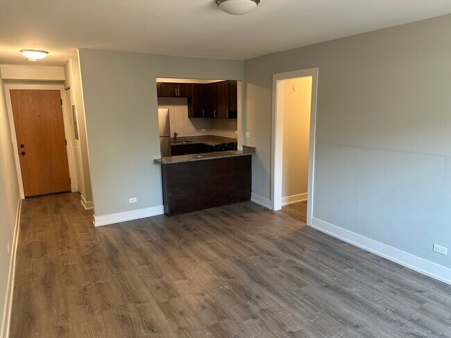 Photo - 542 W Surf St