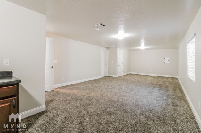Photo - 2251 E Maple Dr