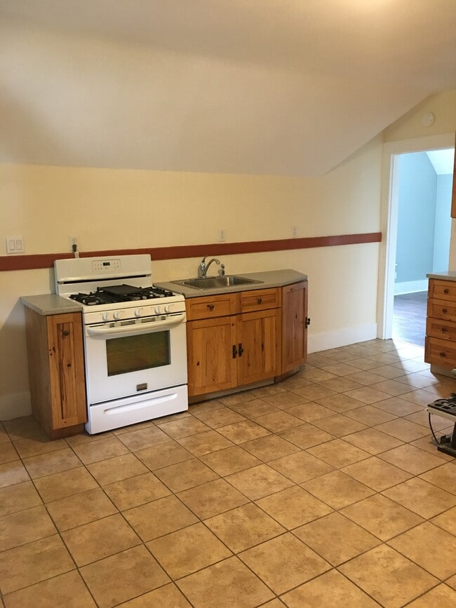 Building Photo - 38 Kneen St Unit 3rd Floor