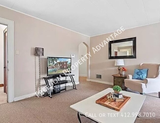 Photo - 3112 Elroy Ave Unit 2