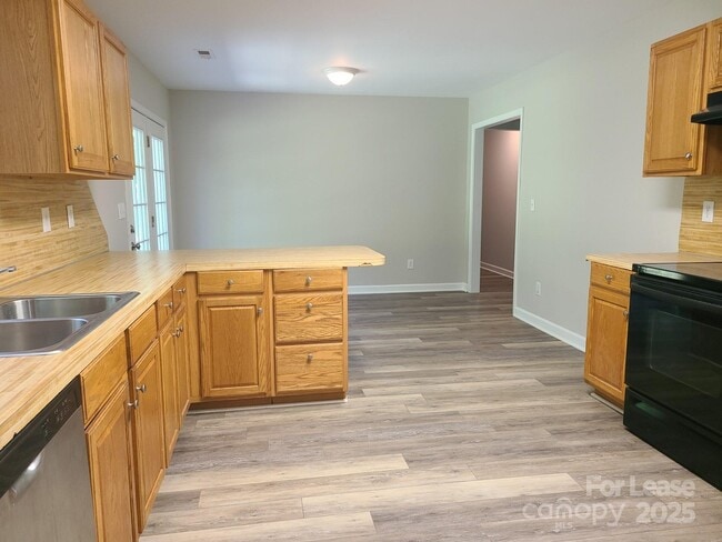 Photo - 2025 Hart Rd