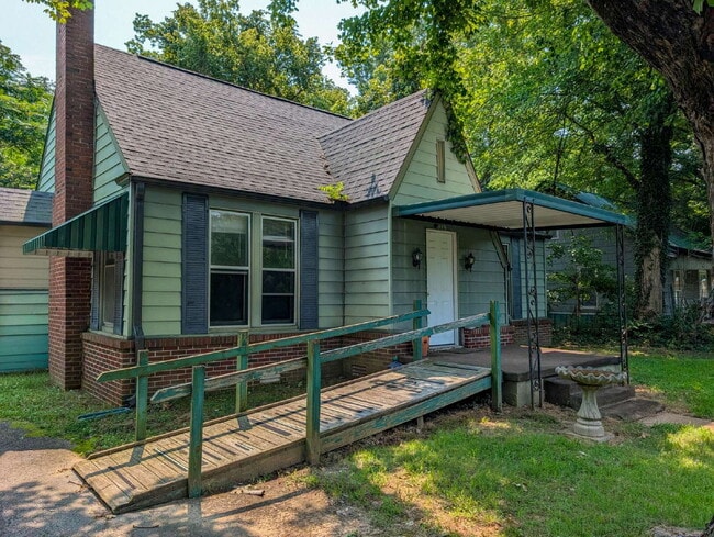 Photo - Welcome home to 315 Etheridge!