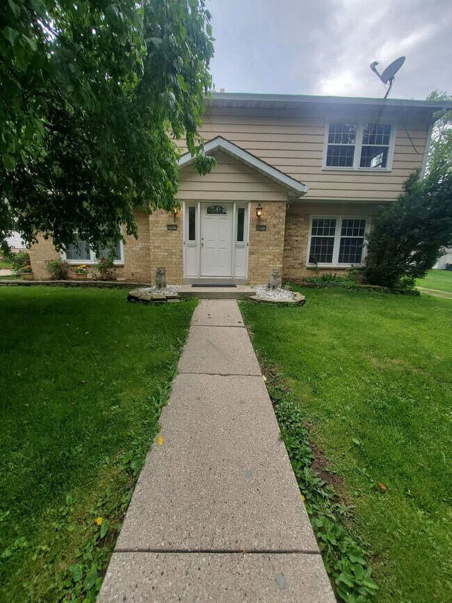 2015-2017 S 95th St. (Duplex) - 2015-2017 S 95th St. (Duplex) Apartment Unit 2015