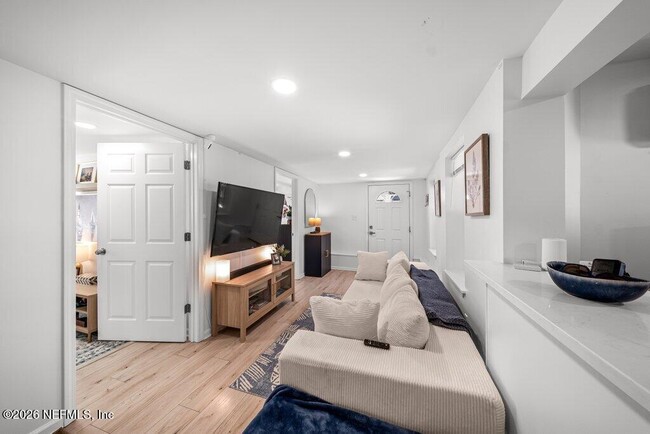 Photo - 457 7th Ave S
