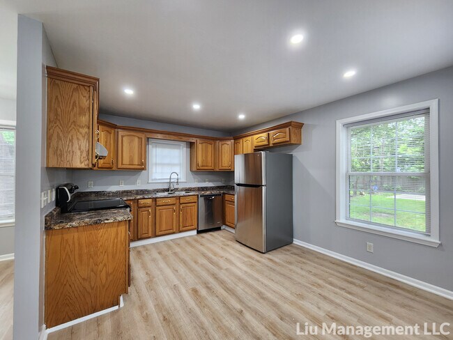 Photo - 1042 N Traub Ave