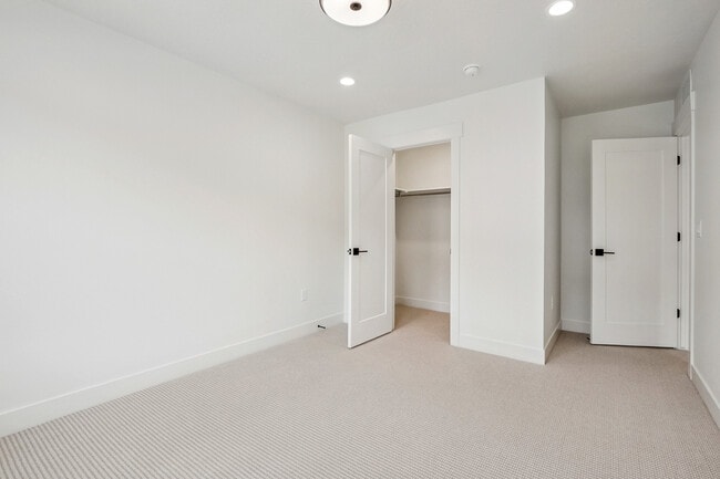 Photo - 474 Ascent Dr