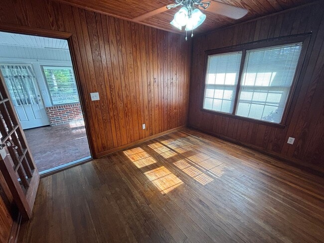 Photo - FOR RENT