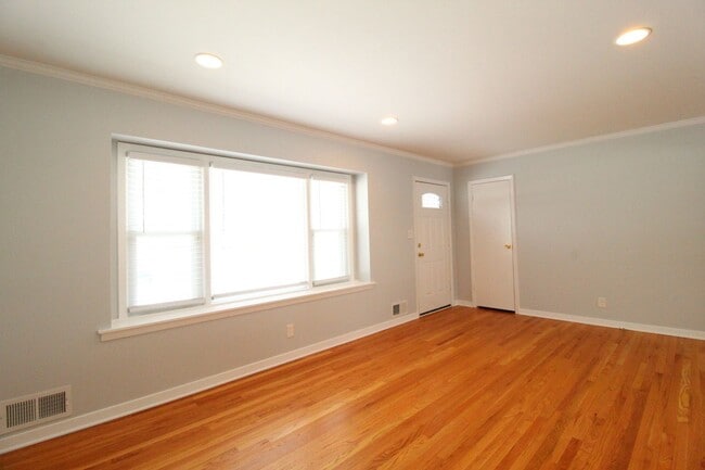 Photo - February FREE On This 3 Bedroom 2.5 Bath Home In Overland Park