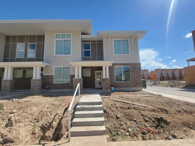 GORGEOUS Spacious Town Home - GORGEOUS Spacious Town Home