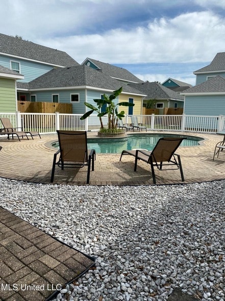 216 Carre Ct