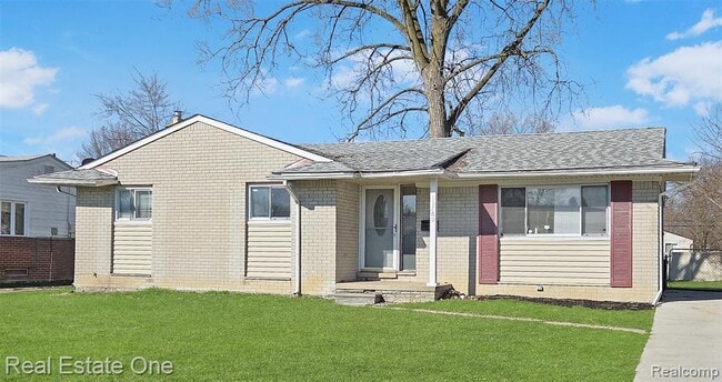 Building Photo - 15760 Oakbrook St