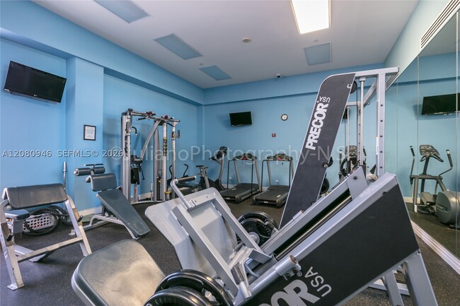 6917 Collins Ave Unidad PH04