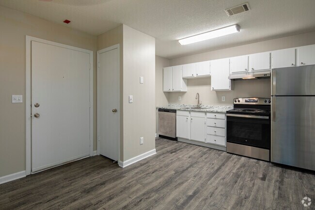 1 BR, 1 BA, 478 SF
