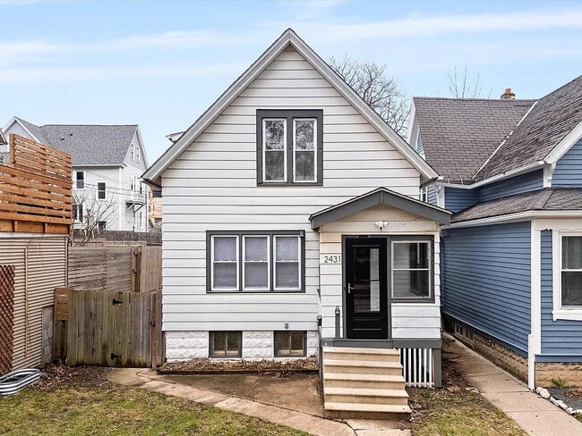 Front of the house, unit is on the main floor. - 2431 S Williams St Casa Adosada