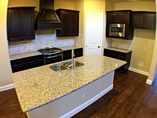 Photo - 5 Bdrm/4 Bath / Media Room/ 3300 SF In North Carrollton/Brick And Stone Facade