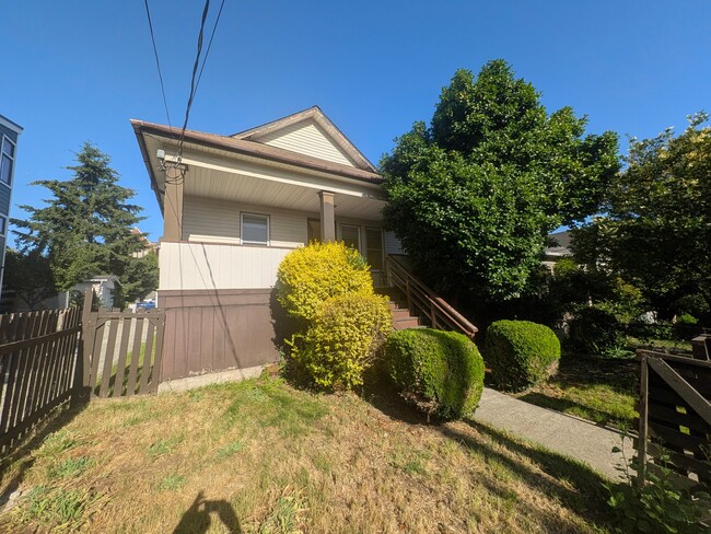 Building Photo - 1512 22nd Ave S