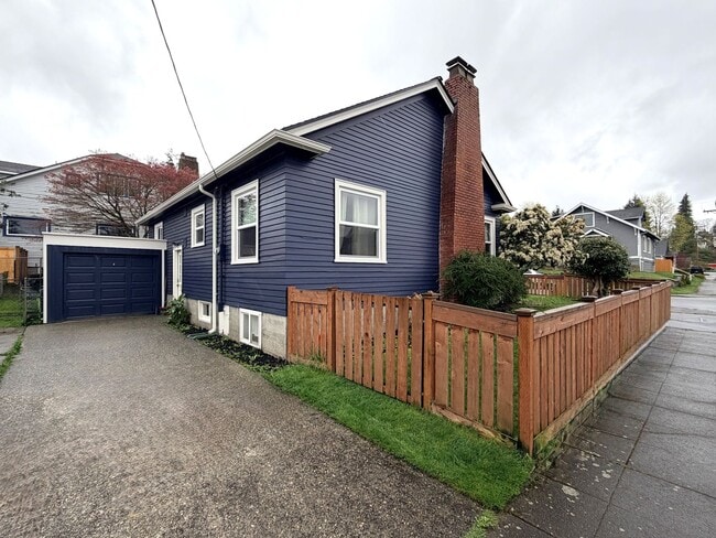 Photo - Charming 2 bedroom 1 bath house Available 05/01/2026