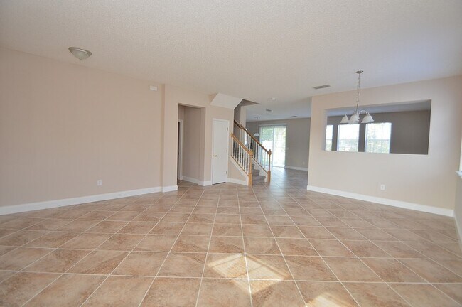 Photo - 144 London Dr