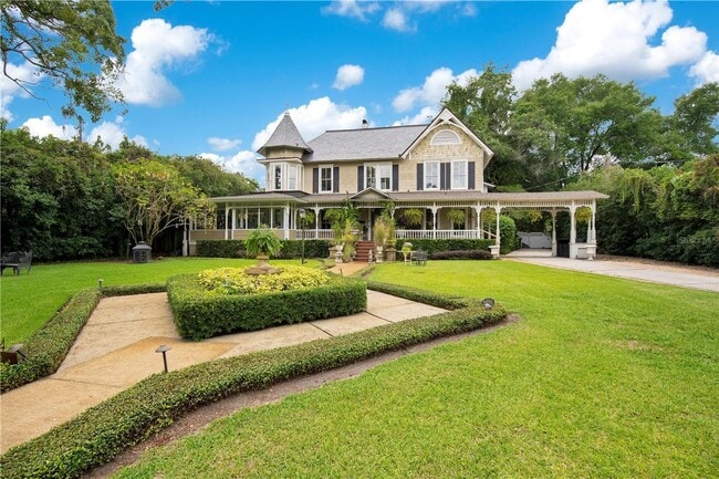 Photo - Queen Anne Victorian Estate