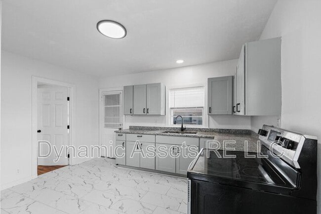 Building Photo - 405 N Walnut St