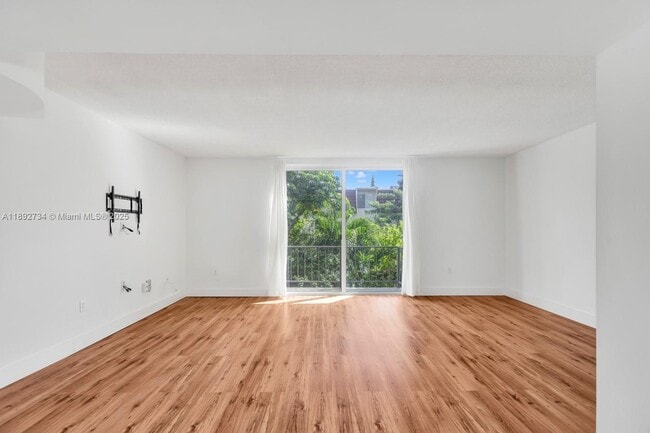 Photo - 1655 NE 115th St